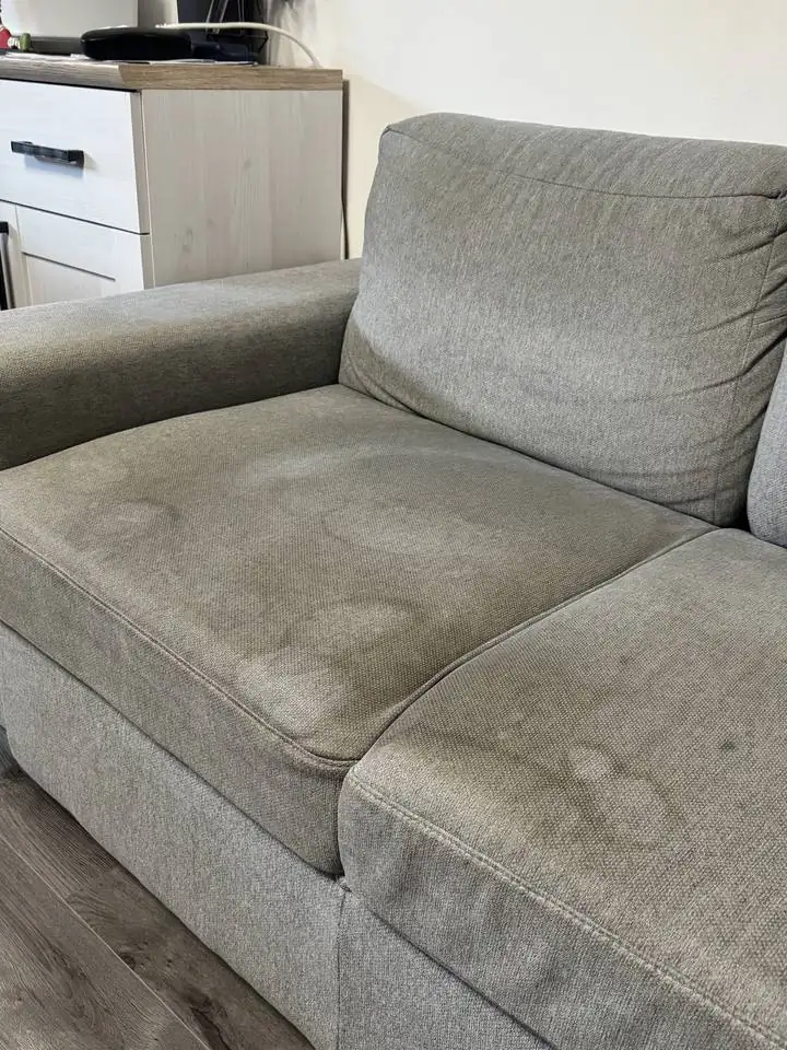 Auréoles sur les coussins, avant nettoyage